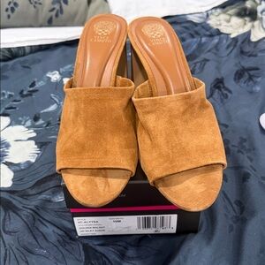NEW - Vince Camuto Alyysa Sandals Women's US 10 Golden Walnut Suede
